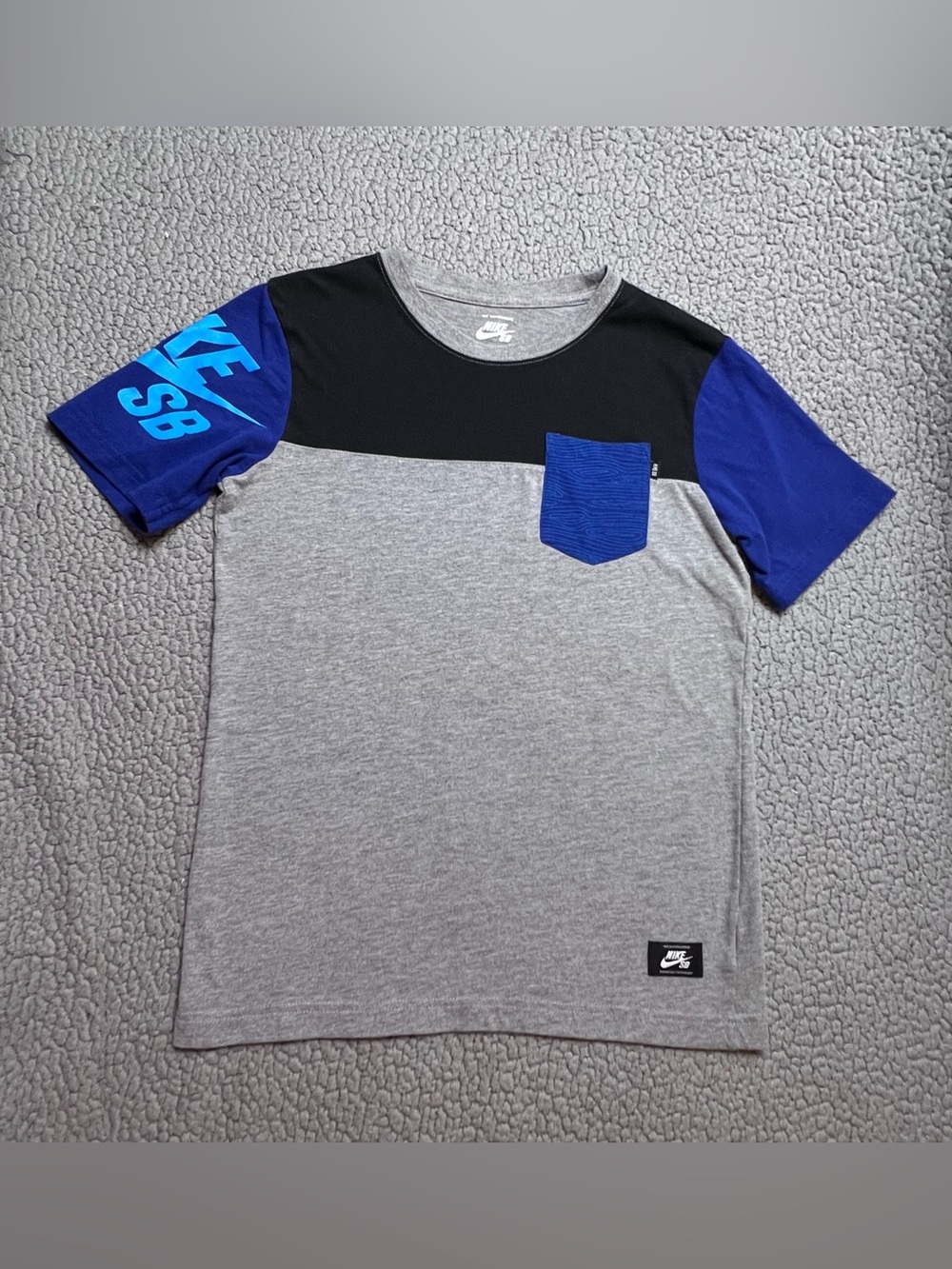 Nike SB Youth L (12-13) Colorblock Pocket T-Shirt Gray Black Blue Crew Neck